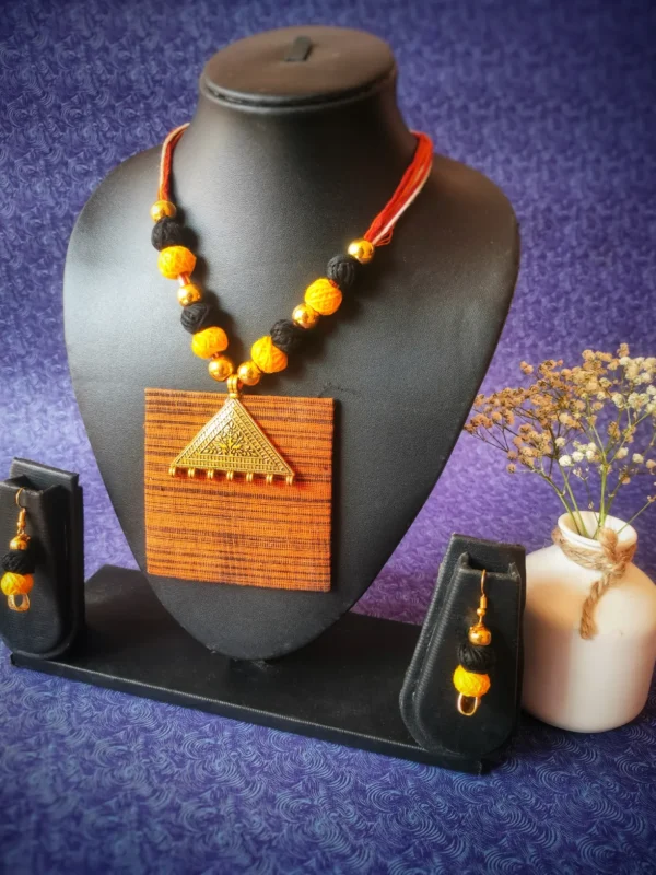 Elegant Brown Necklace Set